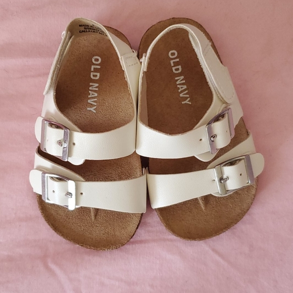 Old navy sandals - Picture 3 of 5